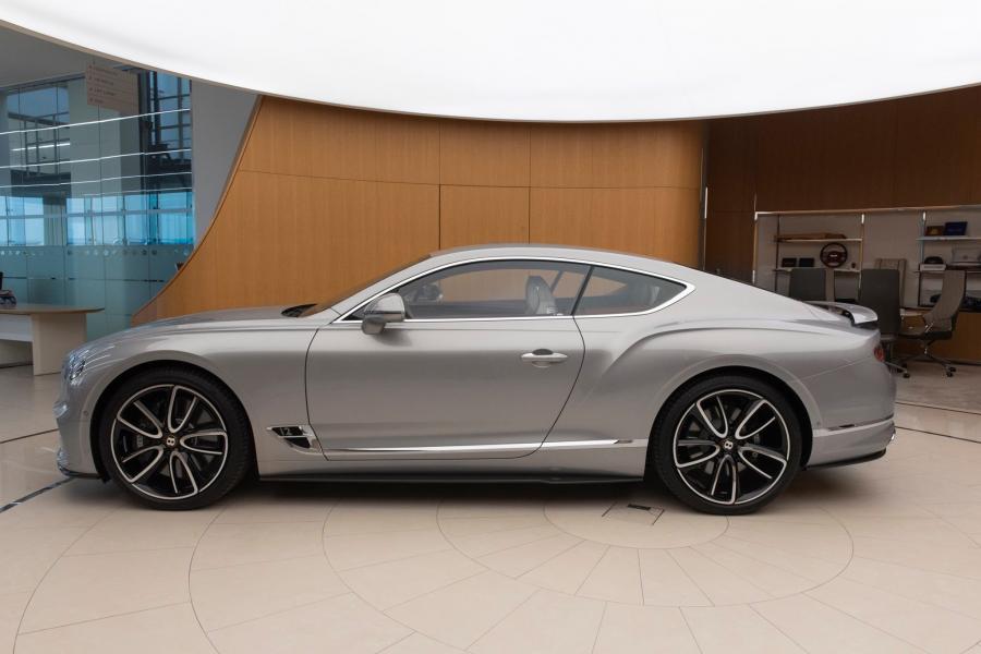  Bentley Continental GT W12 2020 года  (UAE) (фото 3 из 10)